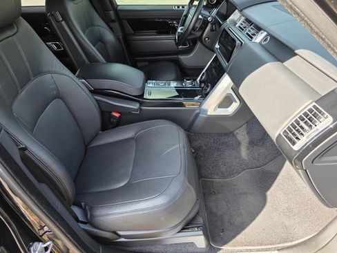 Used 2018 Land Rover Range Rover HSE image 3