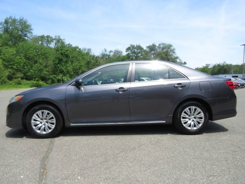 Used 2014 Toyota Camry LE FWD image 8
