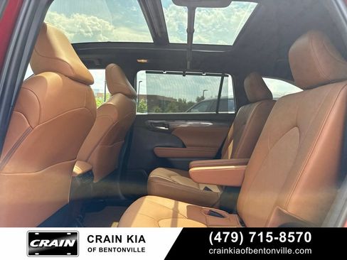 Used 2022 Toyota Highlander Platinum AWD/4WD image 18