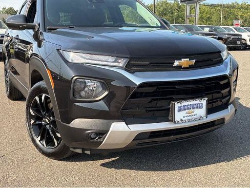 Used 2023 Chevrolet TrailBlazer LT AWD/4WD image 2