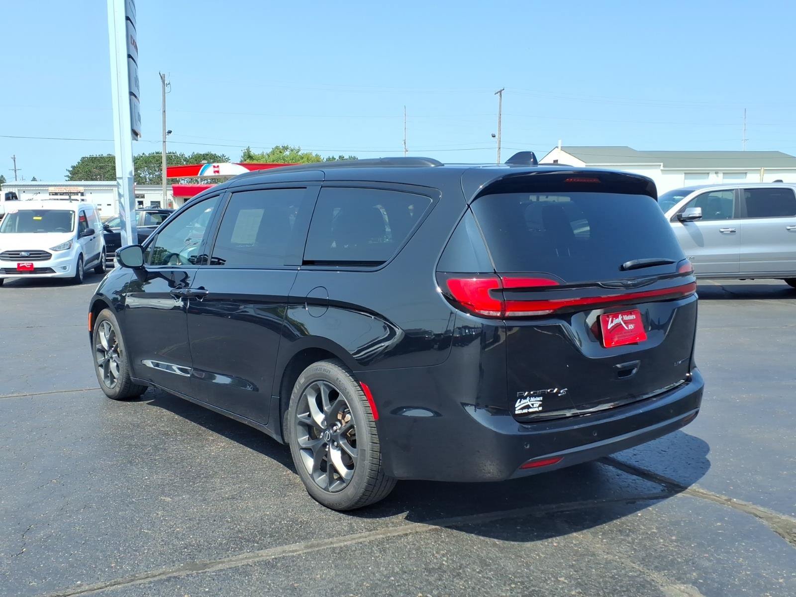Used 2025 Chrysler Pacifica Limited FWD image 6