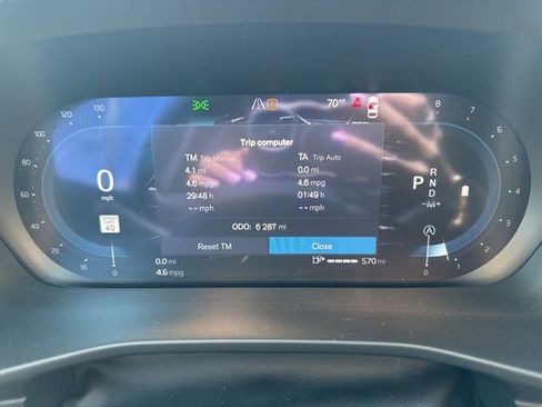 Used 2025 Volvo XC40 B5 Plus AWD/4WD image 24