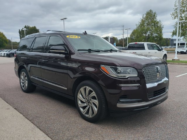 Used 2023 Lincoln Navigator Reserve AWD/4WD image 10