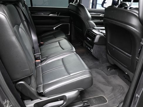 Used 2024 Jeep Wagoneer 2WD image 10