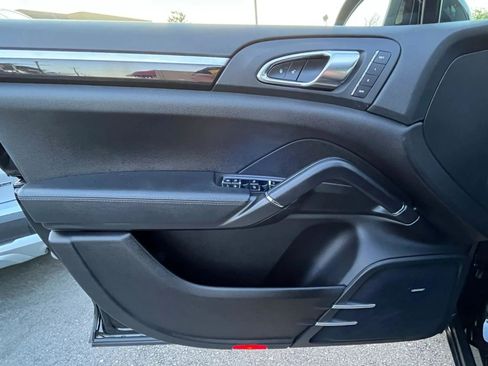 Used 2012 Porsche Cayenne S image 9