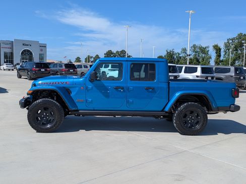 Used 2023 Jeep Gladiator Mojave w/ Trailer Tow Package AWD/4WD image 2