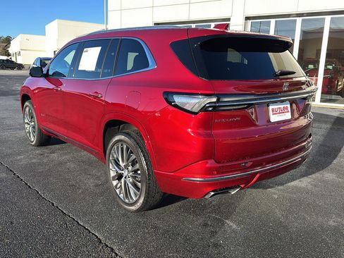 Used 2025 Buick Enclave Avenir image 3