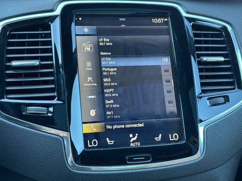 Used 2018 Volvo XC90 T6 Momentum w/ Convenience Package image 19