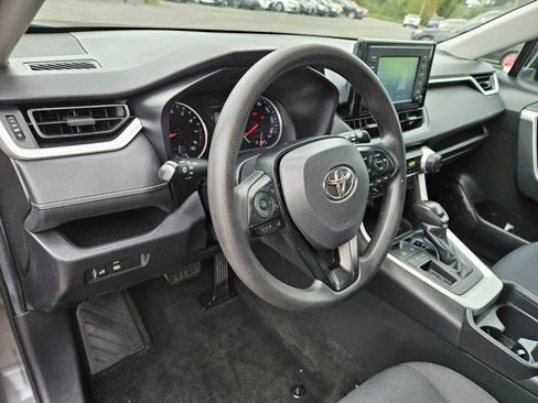 Used 2019 Toyota RAV4 LE FWD image 15