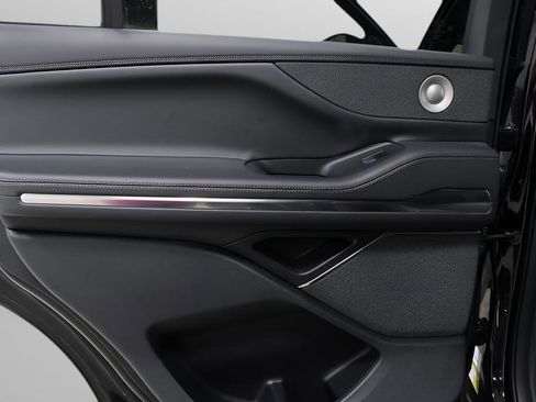 Used 2025 Lincoln Navigator Reserve w/ Jet Appearance Package image 23