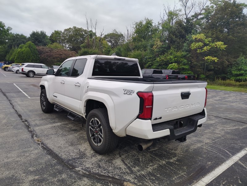 Used 2024 Toyota Tacoma TRD Sport AWD/4WD image 7