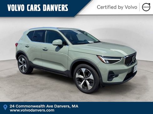 Used 2025 Volvo XC40 B5 Plus AWD/4WD image 1