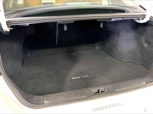 Used 2022 Nissan Sentra SV w/ SV Premium Package image 4