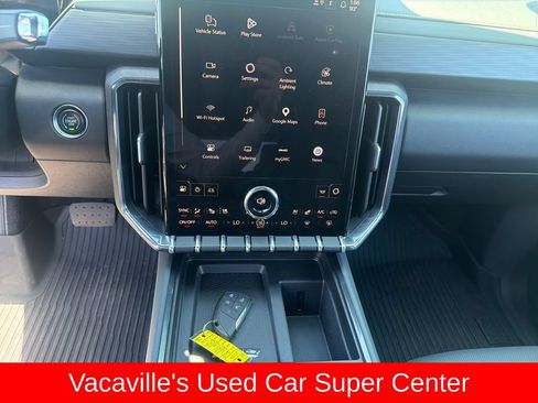 Used 2025 GMC Acadia AT4 w/ Luxury Package AWD/4WD image 17
