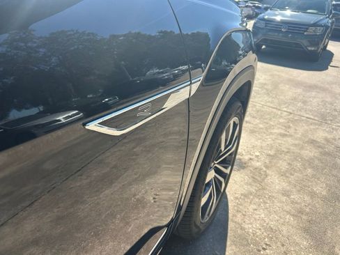 Certified 2022 Volkswagen Atlas SEL Premium image 32