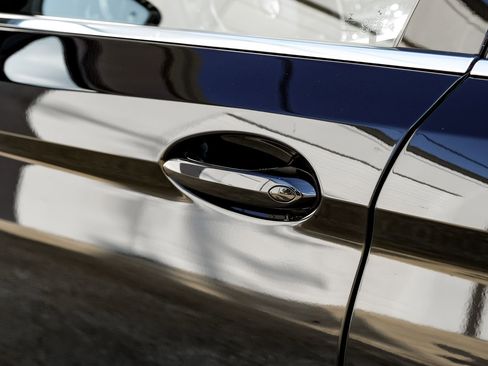 Used 2019 BMW 530e w/ Convenience Package image 40