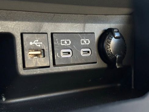 Used 2024 Toyota Highlander LE image 39