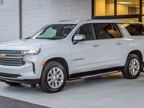 Used 2023 Chevrolet Suburban Premier image 6