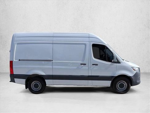 Used 2024 Mercedes-Benz Sprinter 2500 image 4
