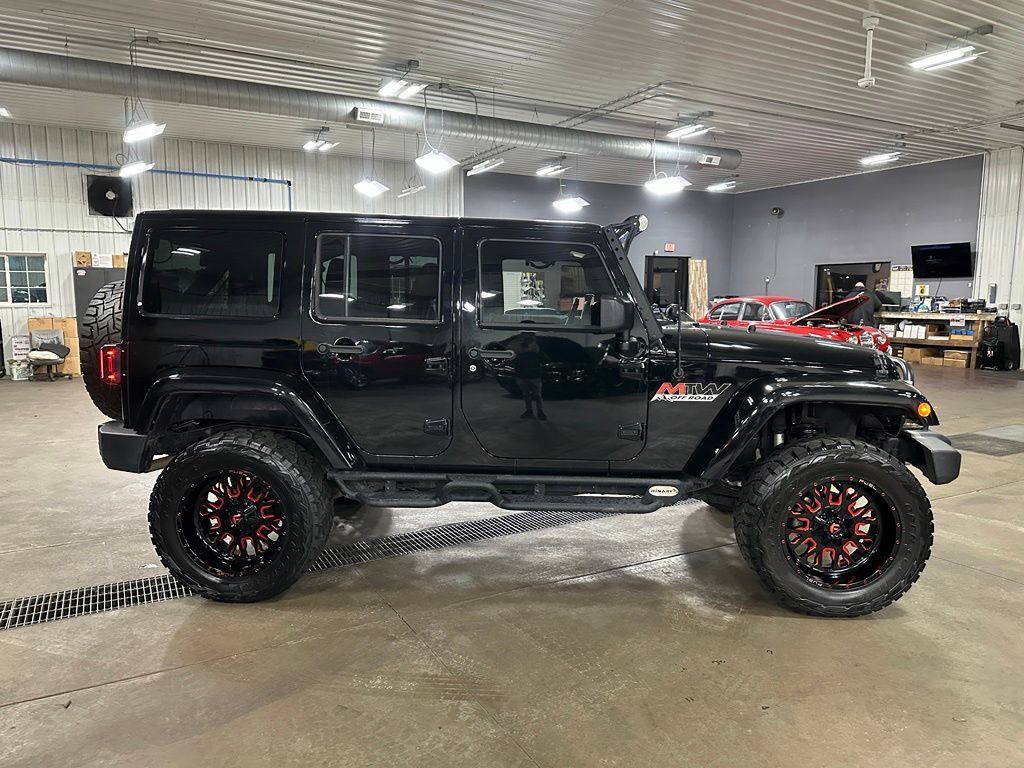 Used 2015 Jeep Wrangler Unlimited Sahara w/ Connectivity Group AWD/4WD image 33