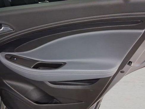 Used 2019 Buick Envision Essence image 18