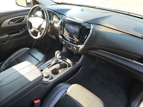 Used 2020 Chevrolet Traverse LT w/ Driver Confidence II Package image 14