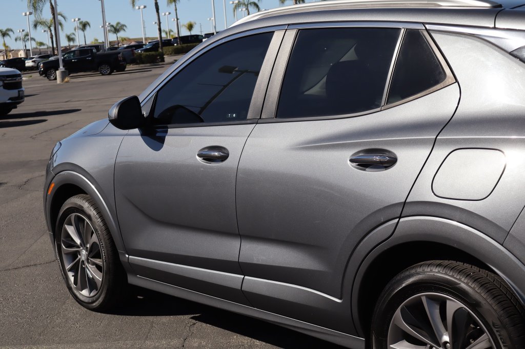 Used 2022 Buick Encore GX Select w/ Sport Touring Package FWD image 9