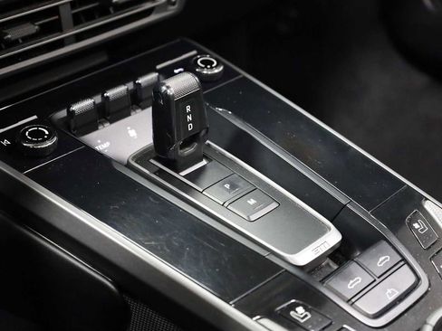 Certified 2022 Porsche 911 Carrera RWD image 28