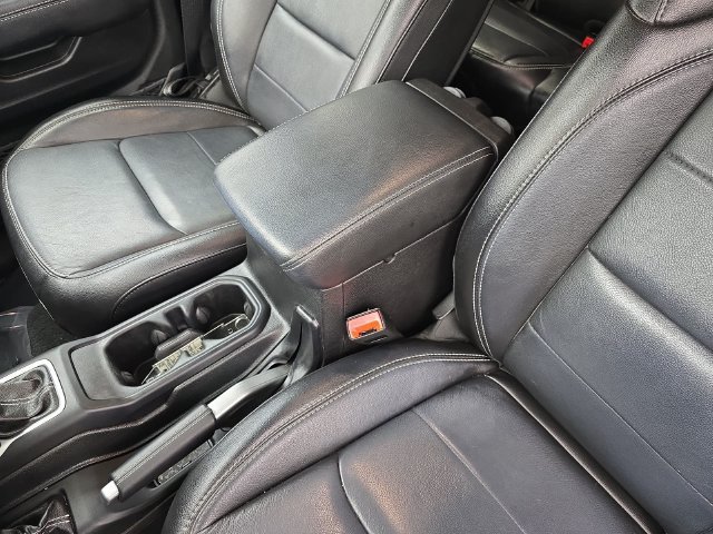 Used 2019 Jeep Wrangler Unlimited Sahara AWD/4WD image 14
