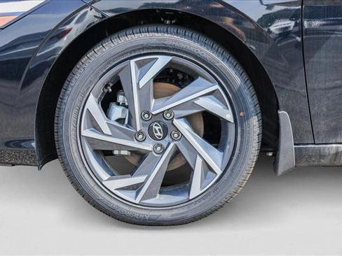 New 2025 Hyundai Elantra Limited image 9