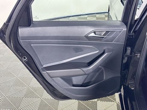 Certified 2023 Volkswagen Jetta SE w/ Panoramic Sunroof Package FWD image 19