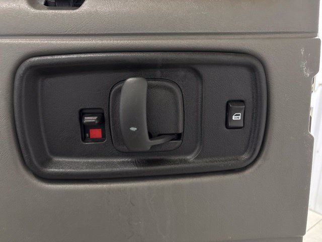 Used 2020 Chevrolet Express 2500 LT RWD image 10