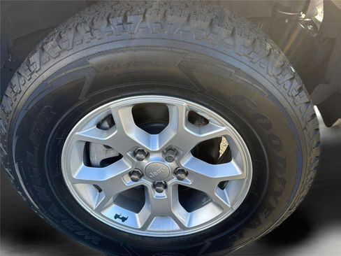 Used 2021 Jeep Wrangler Unlimited Islander image 11