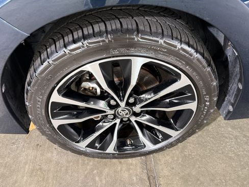 Used 2018 Toyota Corolla SE FWD image 9