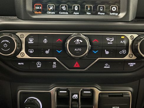 Used 2022 Jeep Gladiator Overland w/ Popular Equipment Package AWD/4WD image 17