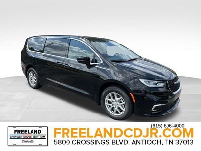 New 2026 Chrysler Pacifica Select