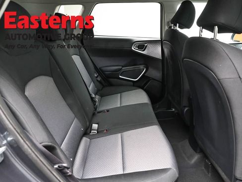 Used 2025 Kia Soul LX w/ LX Technology Package FWD image 23