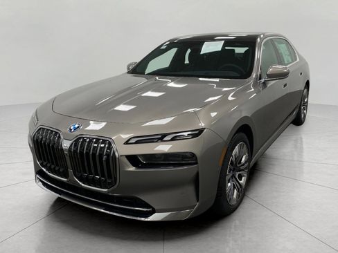 Used 2024 BMW i7 xDrive60 image 13