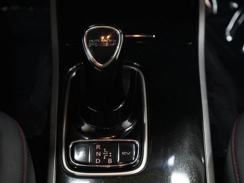 Used 2022 Mitsubishi Outlander 4WD Plug-In Hybrid image 19
