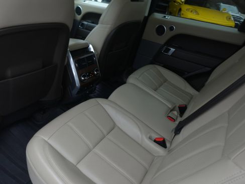 Used 2020 Land Rover Range Rover Sport HSE Dynamic image 16