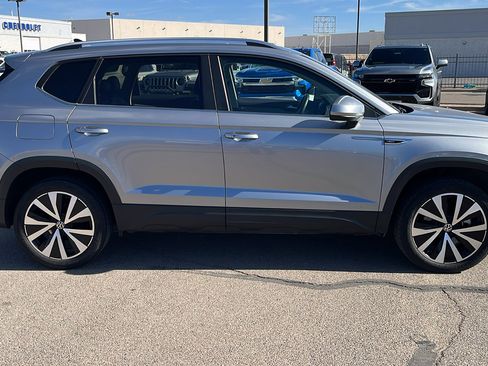 Used 2023 Volkswagen Taos SE image 9