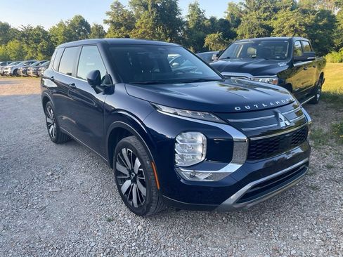 Used 2025 Mitsubishi Outlander SE AWD/4WD image 1