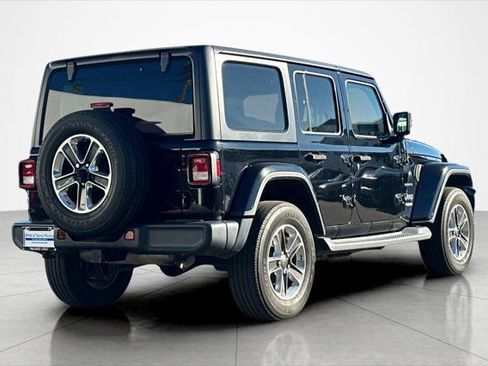 Used 2019 Jeep Wrangler Unlimited Sahara image 5