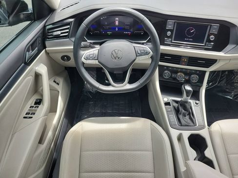 Used 2023 Volkswagen Jetta SE FWD image 13