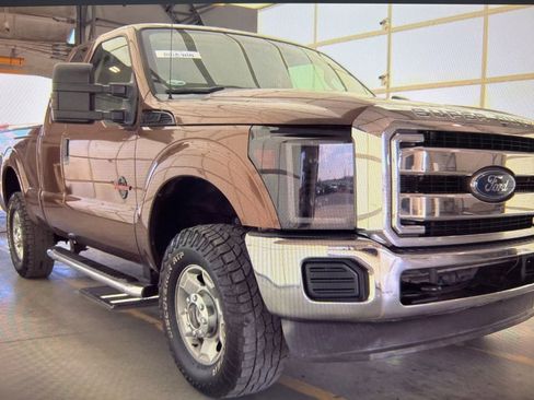 Used 2011 Ford F250 XLT w/ XLT Interior Pkg image 4
