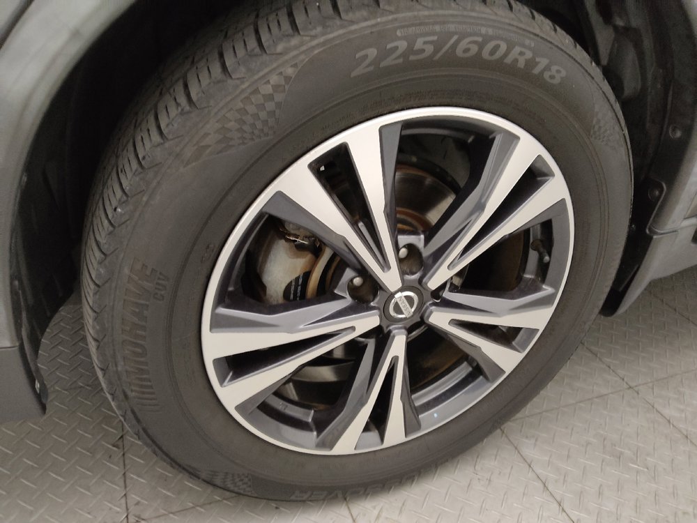 Used 2017 Nissan Rogue SL FWD image 31