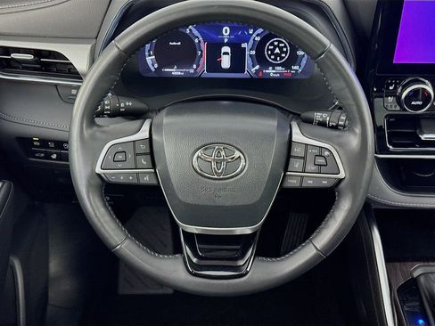 Used 2023 Toyota Highlander Platinum image 35