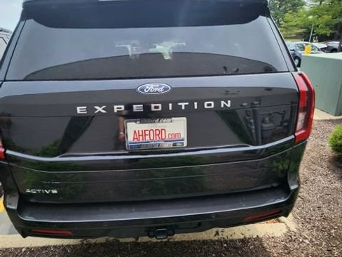 Used 2025 Ford Expedition Active AWD/4WD image 13
