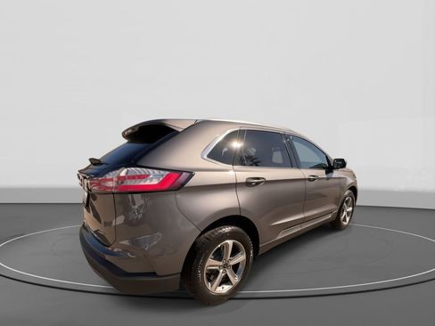 Used 2024 Ford Edge SEL w/ Convenience Package image 2