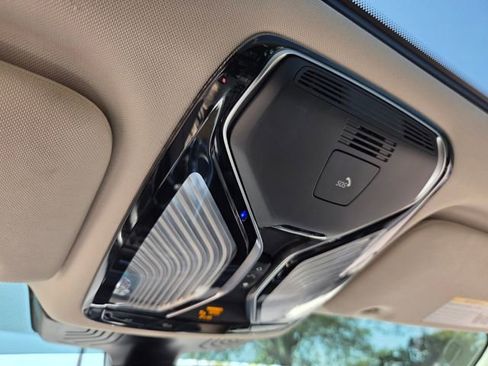 Used 2022 BMW 740i xDrive w/ Premium Package image 36